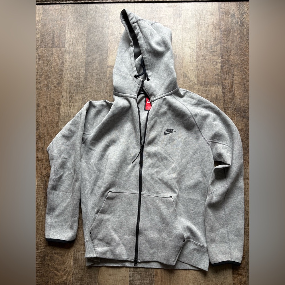 Nike Tech Fleece - Men's Light Gray Full-Zip Hoodie